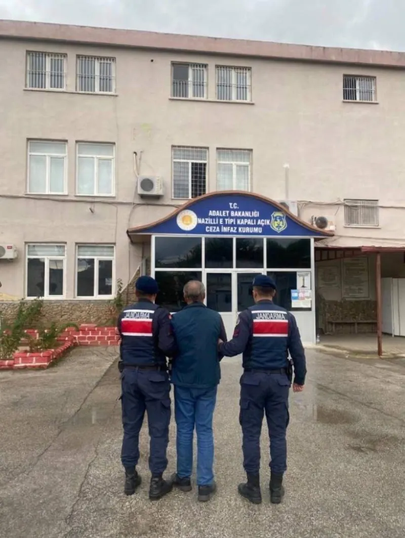 Kuyucak’ta Kaçak Silah Operasyonu: 7 Tabanca ve 5 Tüfek Ele Geçirildi