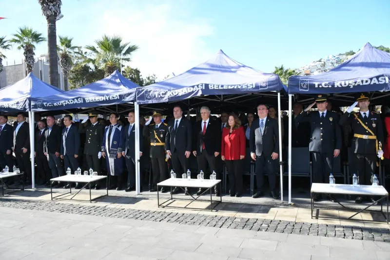 KUŞADASI’NDA CUMHURİYET COŞKUSU 103’ÜNCÜ YILINDA MEYDANLARA TAŞTI