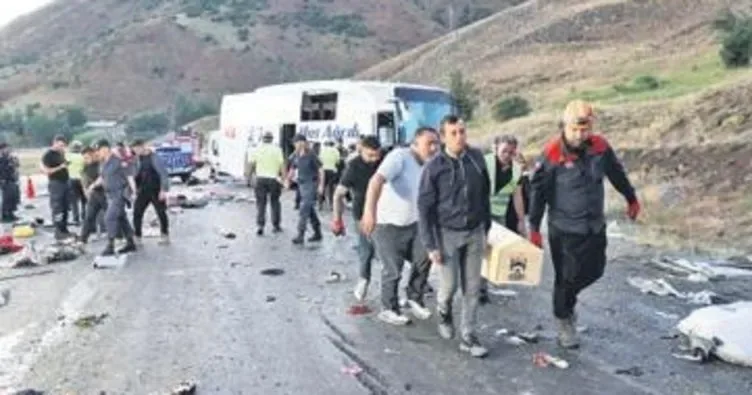 Otobüs devrildi: 4 ölü, 33 yaralı