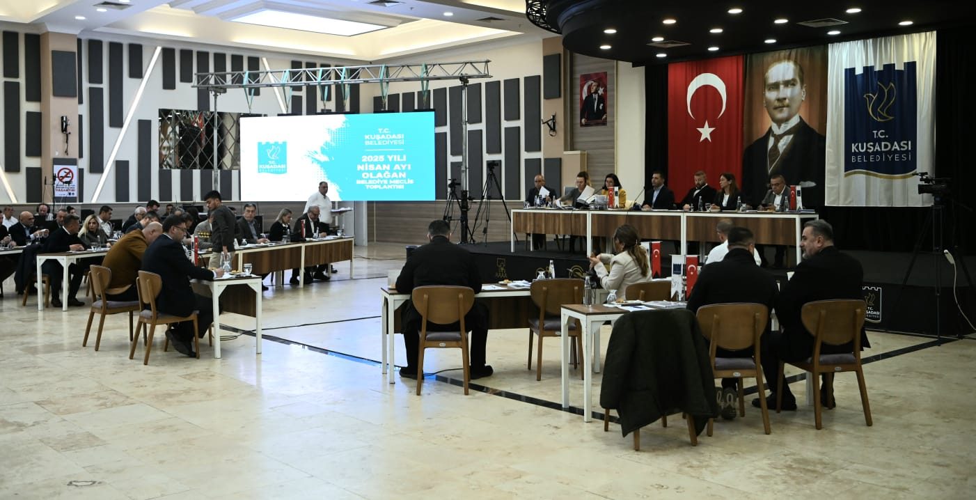 Kuşadası Belediye meclisinde faaliyet raporu kabul edildi