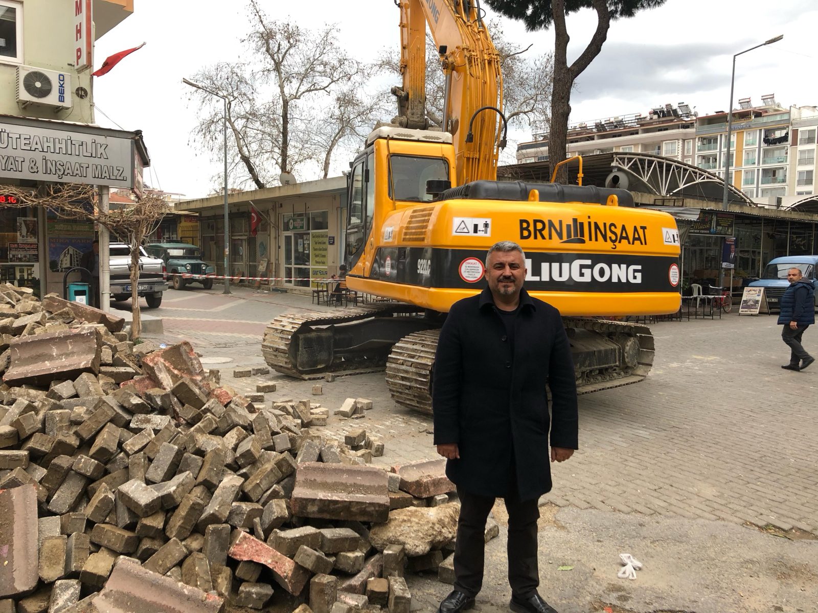 CHP’Lİ GÖKMEN’İN GİRİŞİMİYLE HAL CADDESİ YOLU YAPIMI BAŞLADI