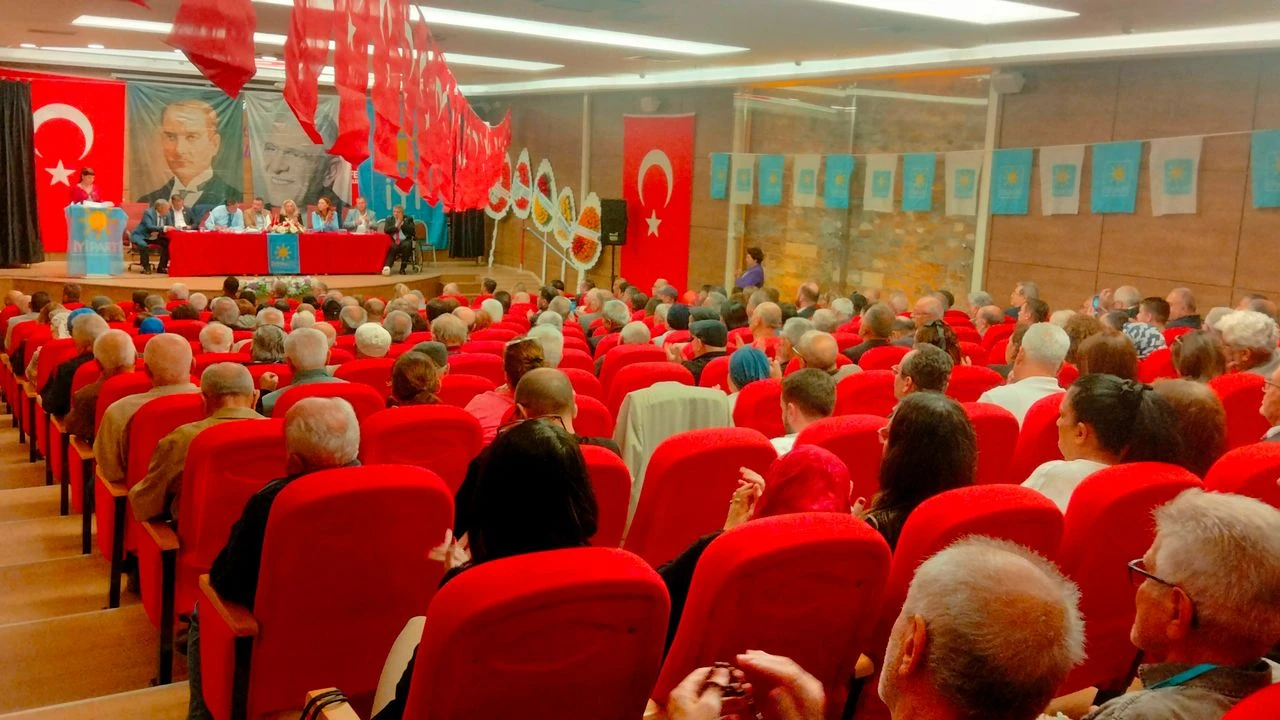 İYİ Parti Efeler’de başkan değişmedi