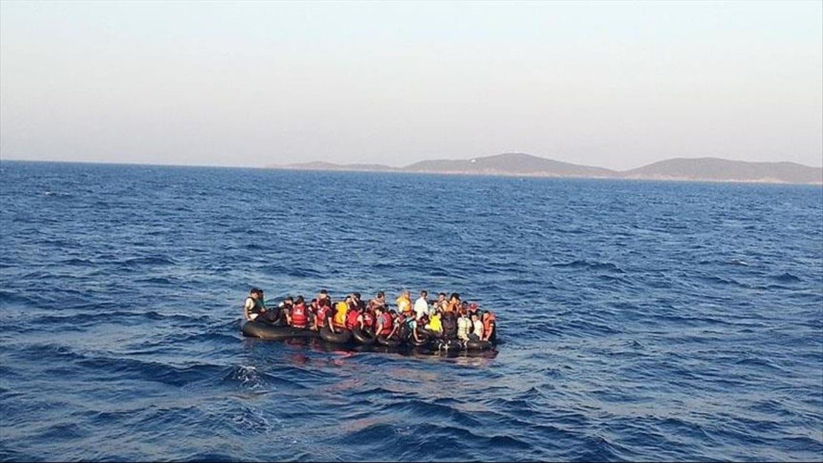 İzmir'de göçmen botu battı; 4 ölü