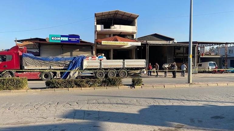 Manisada ekip aracı TIRa çarptı 1 polis şehit