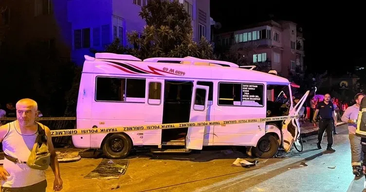 Aydın’da feci kaza! Otomobil ile yolcu minibüsü çarpıştı: 11 yaralı
