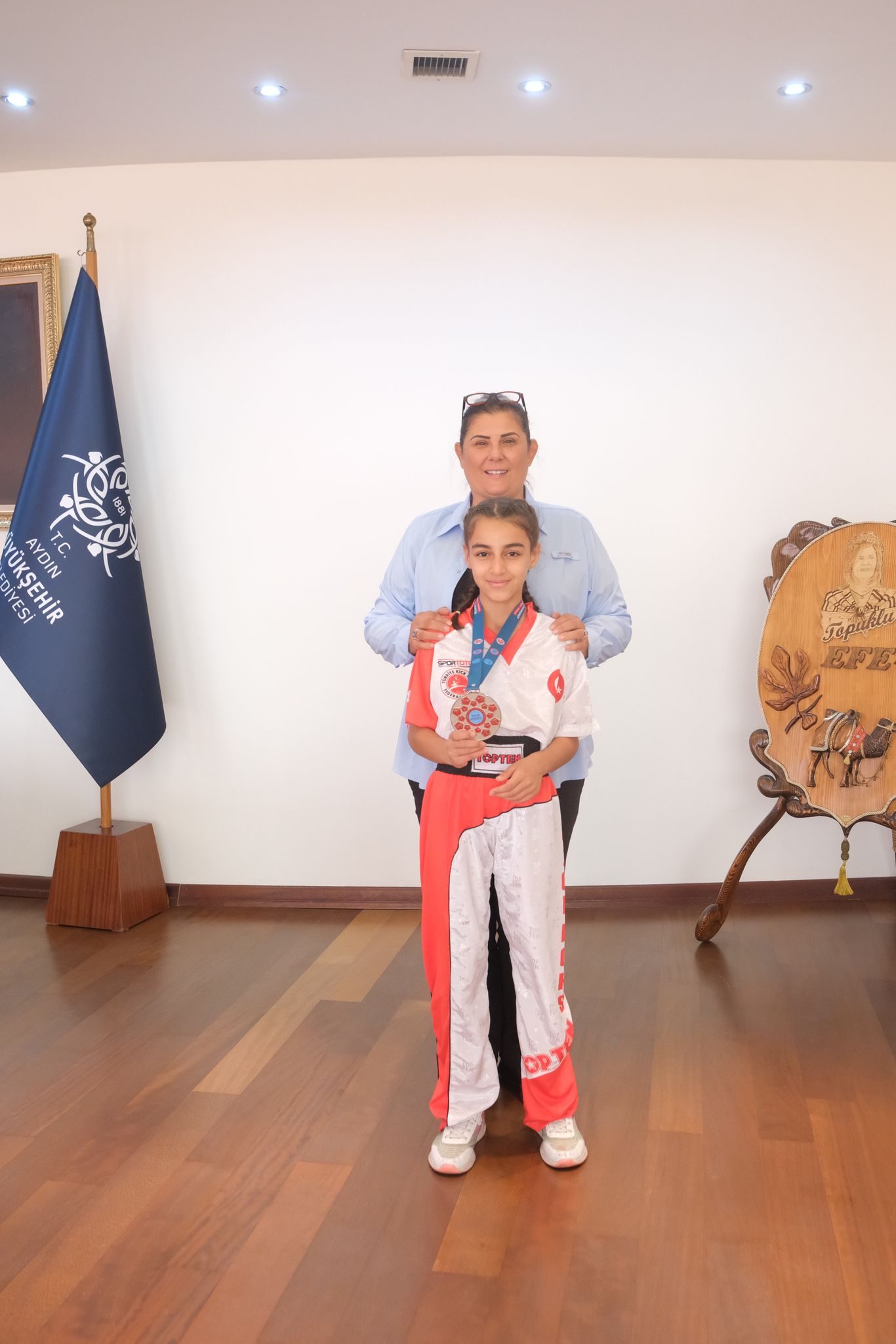 AYDIN’IN GURURU OLAN GENÇ SPORCUDAN BAŞKAN ÇERÇİOĞLU’NA ZİYARET