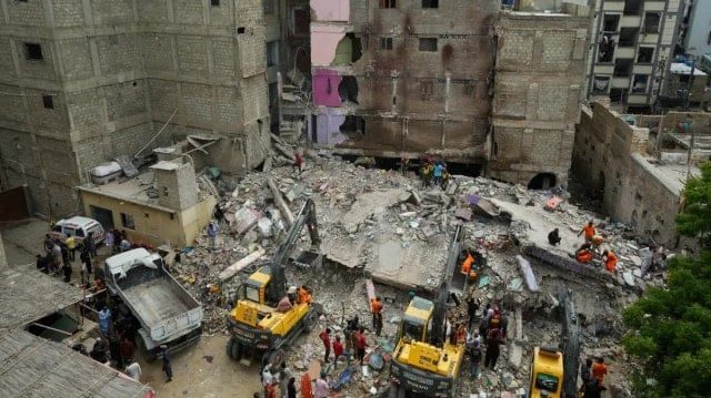 Çöken 5 katlı binada ölü sayısı 16'ya yükseldi