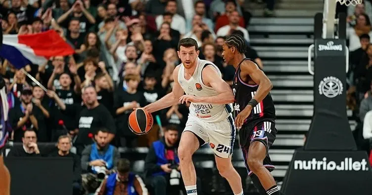 Paris'te galibiyet Anadolu Efes'in!