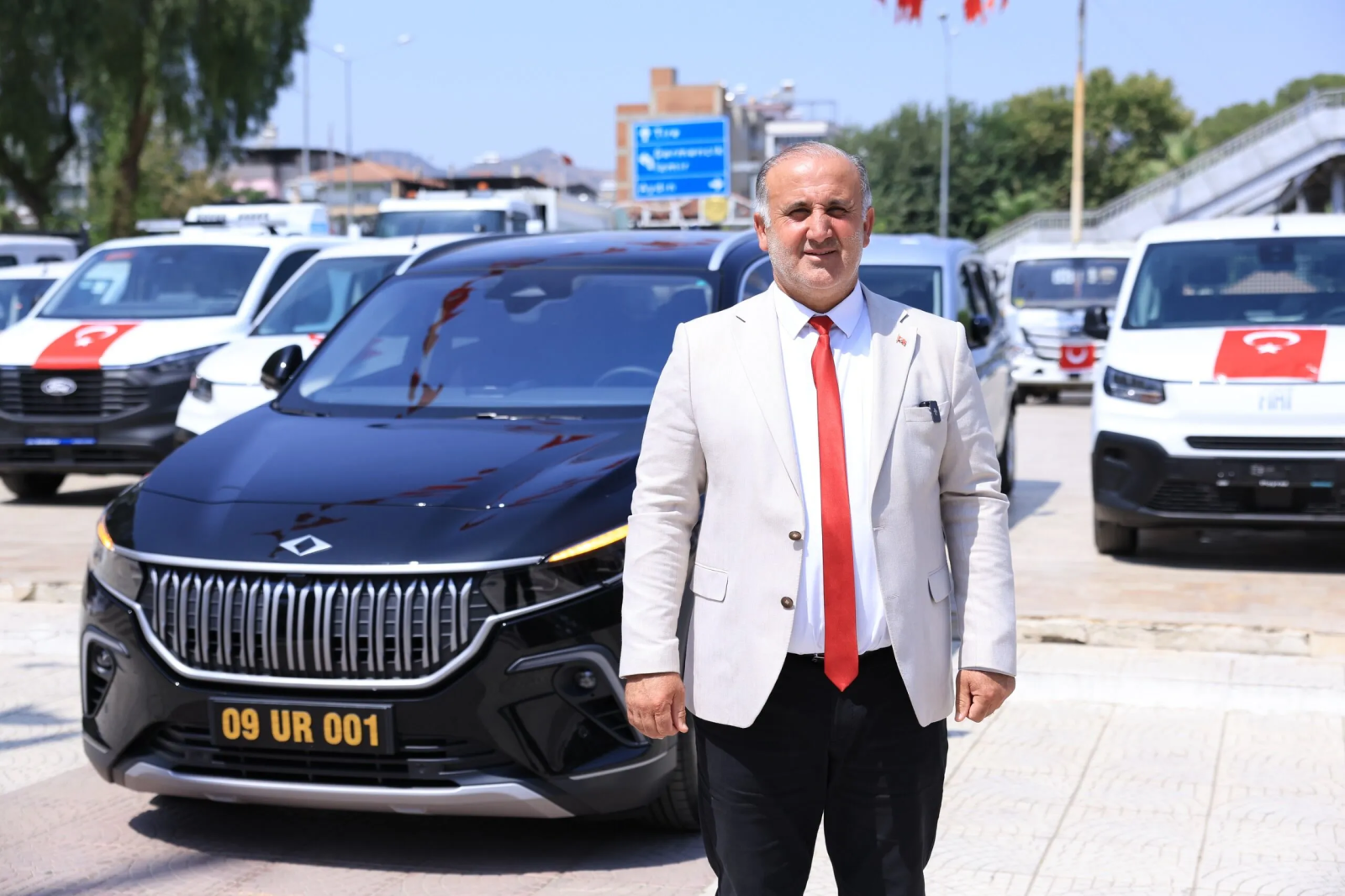 İncirliova Belediyesi 10 yeni hizmet aracı aldı