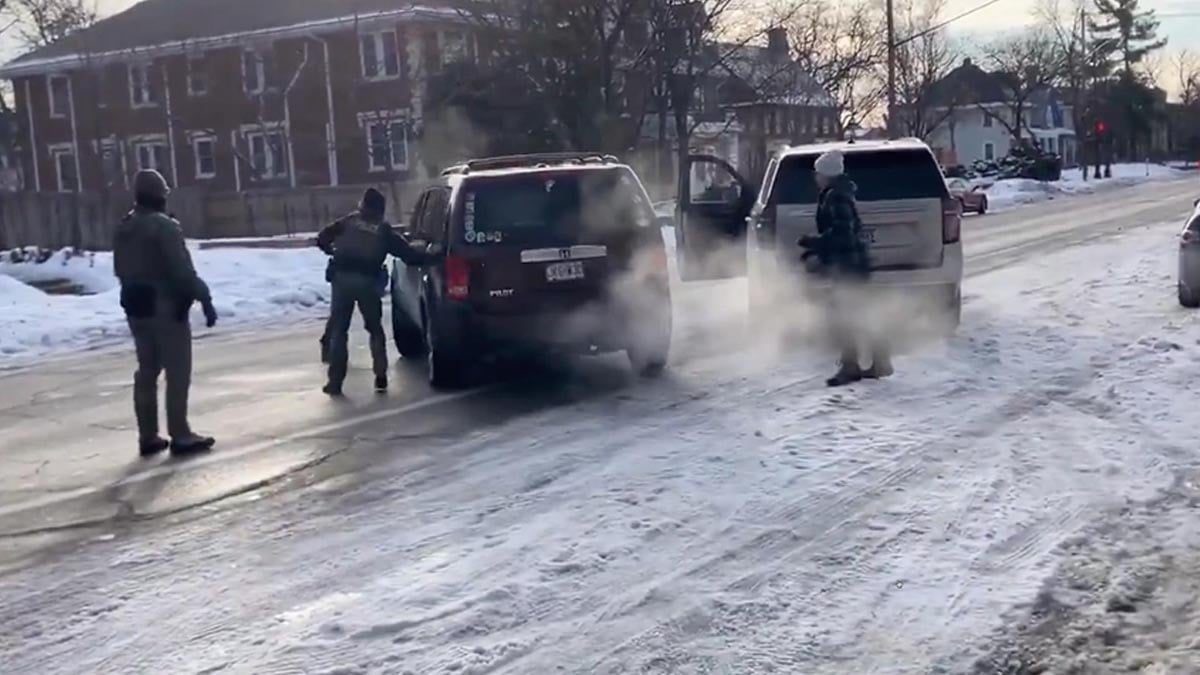 ABD'de ortalık karıştı! Polis silah kullandı