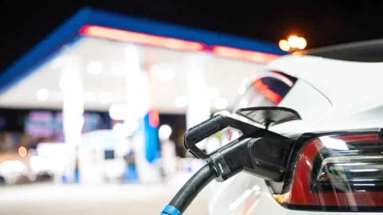 Türkiye'de 600'den fazla akaryakıt istasyonu bulunan petrol devi satışa çıkarıldı