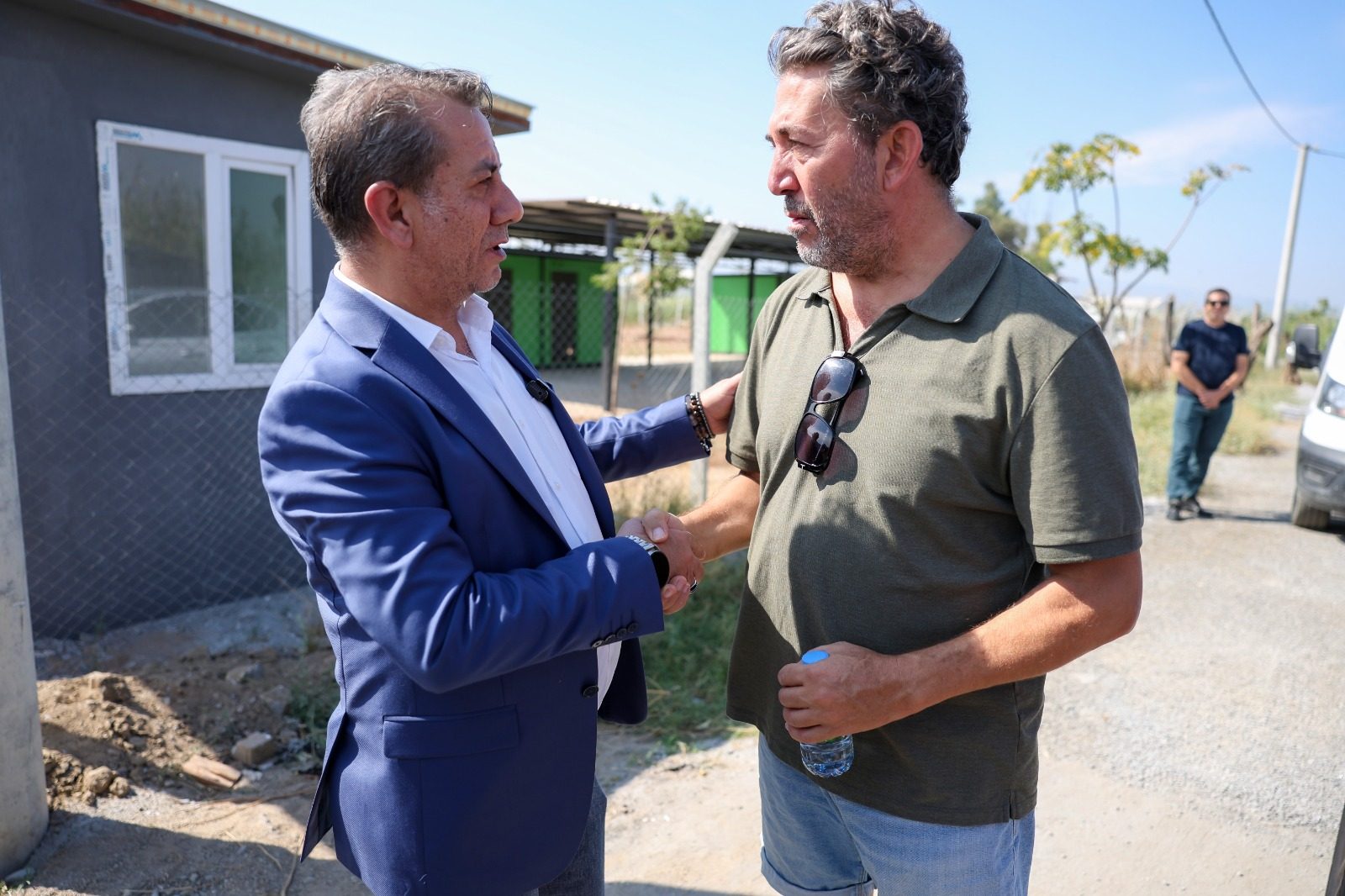 EMRE KINAY’DAN BAŞKAN YETİŞKİN’İN ÖRNEK PROJESİNE TAM NOT İYİLİK BULAŞICIDIR, EFELER’DEN İYİLİK HAREKETİ BAŞLATALIM!