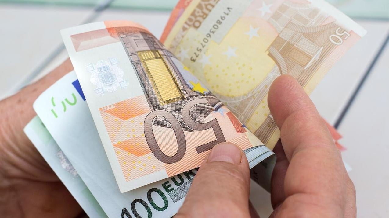 'AB dağılma sürecinde' diyerek ülkenin Euro'ya geçmesini reddetti