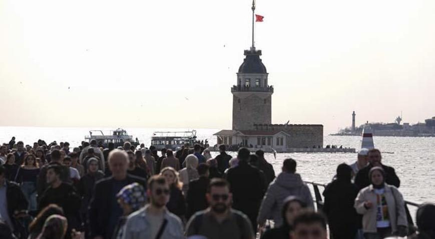 İstanbul’da şubat sürprizi! Termometre 23’ü gösterdi, kış günü denize girdiler