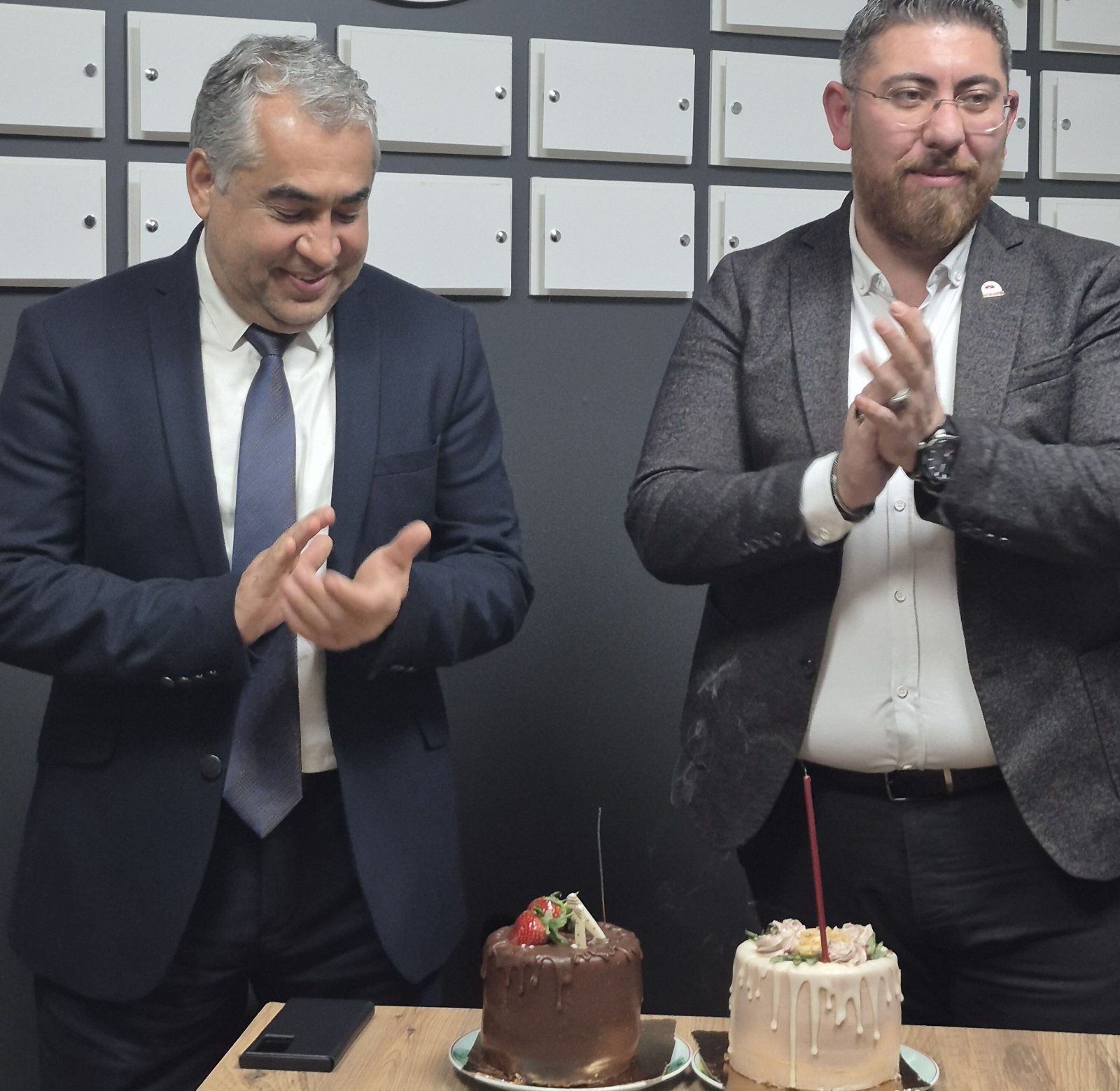 Rektor Kentten Baskan Ozmene Dogum Gunu Surprizi 620244 E85Adf8110198F052Ec1B6615D70569C-1