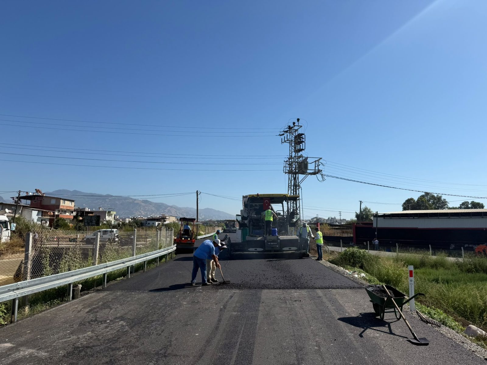 BAŞKAN ÇERÇİOĞLU’NDAN AYDIN’IN DÖRT BİR YANINDA EŞ ZAMANLI YOL YENİLEME ÇALIŞMALARI