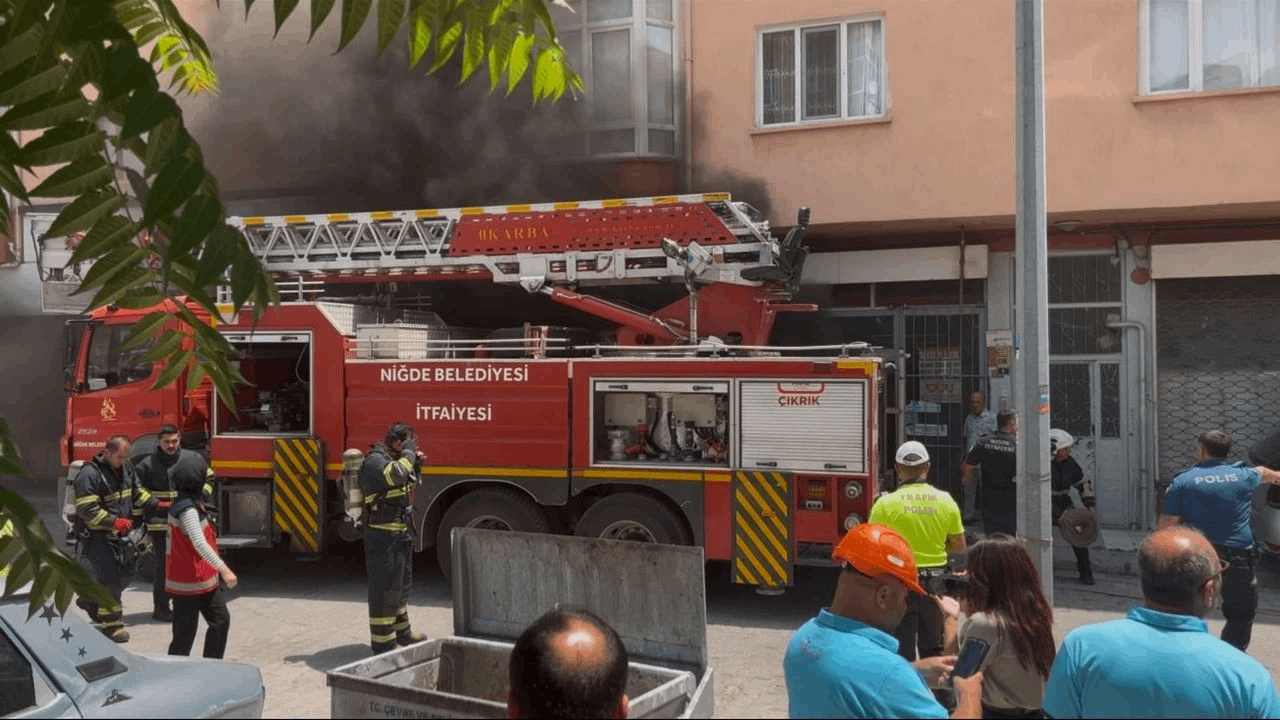 Niğde'de beyaz eşya deposunda yangın çıktı