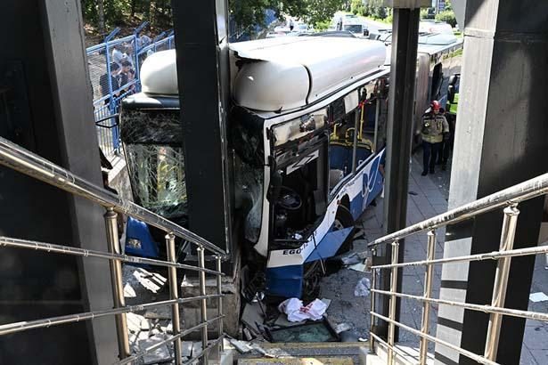Ankara'da belediye otobüsü zincirleme kazaya karıştı! Çok sayıda yaralı var