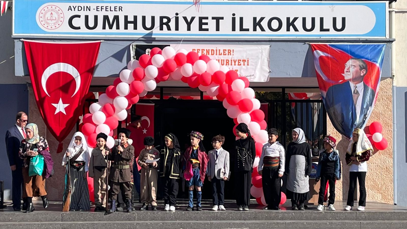 Efeler Cumhuriyet İlkokulunun Cumhuriyet Coşkusu