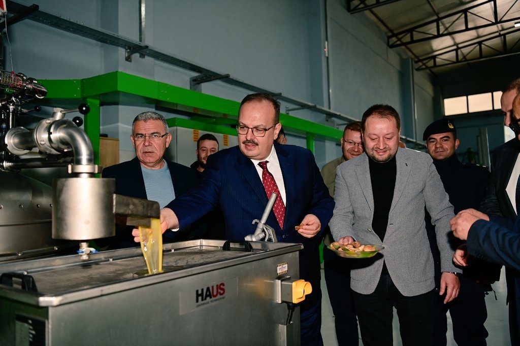 Vali Canbolat, Köşk’te zeytinyağı sıkım işletmelerinde incelemelerde bulundu