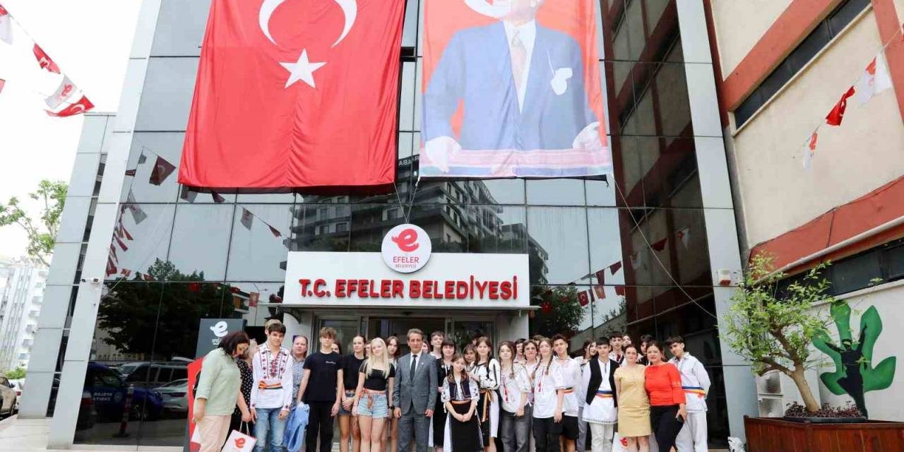 Başkan Yetişkin dünya çocuklarına Atatürk’ü anlattı