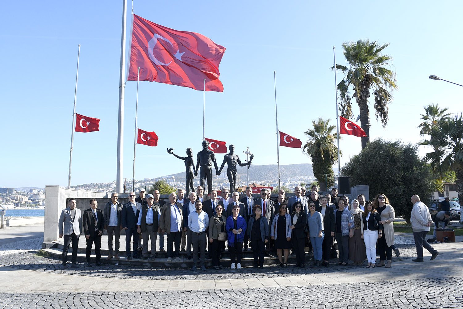 KUŞADASI’NDA MUHTARLAR GÜNÜ İÇİN TÖREN