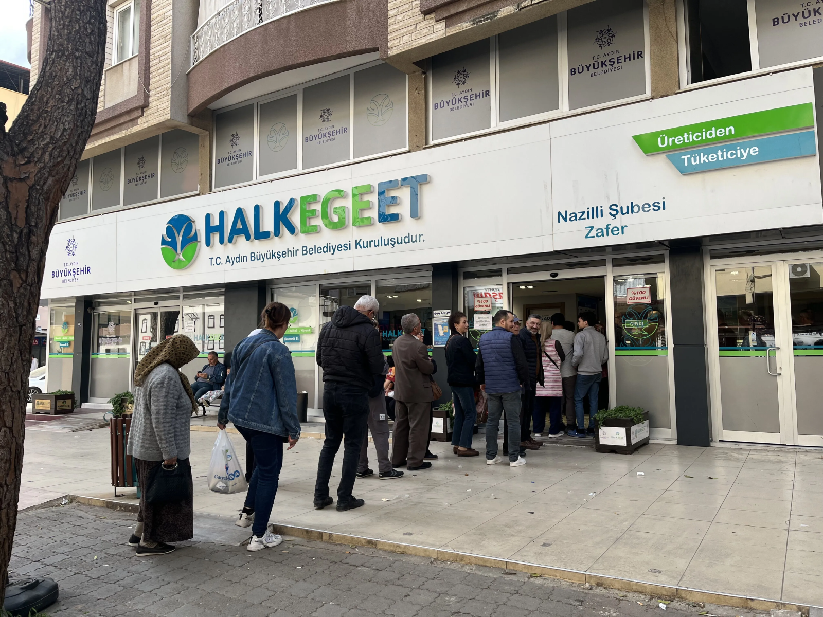 Nazillili vatandaşlar Halk Ege Et’e akın etti