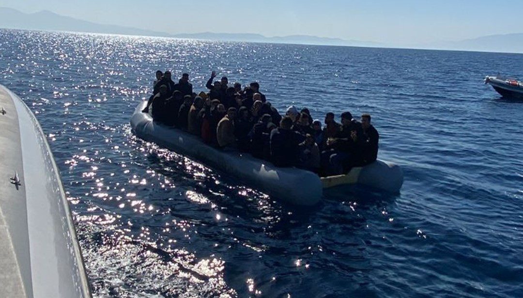 Kuşadası’nda 22 düzensiz göçmen kurtarıldı
