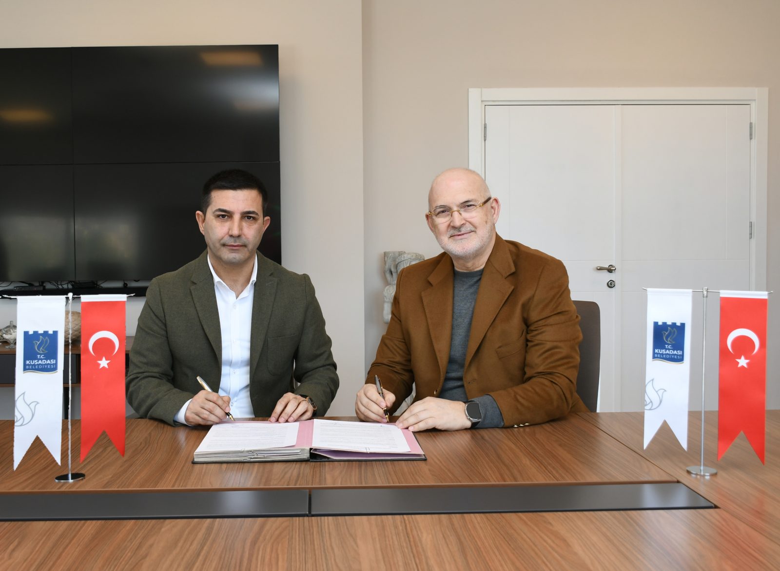 TÜRKİYE’DE İLK OLACAK! KUŞADASI BELEDİYESİ’NDEN DENİZ TİCARET TARİHİ MÜZESİ İÇİN ÖNEMLİ ADIM