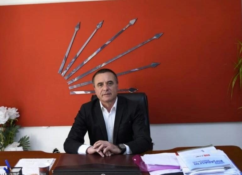 CHP KUŞADASI İLÇE BAŞKANI GÜRBİLEK'TEN SERT AÇIKLAMA: “BOLLYWOOD ŞOVUNU BIRAKIN, GÖREVİNİZİ YAPIN!”