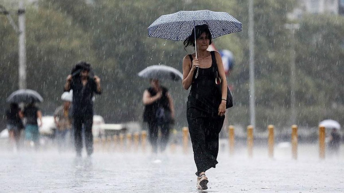 Bunaltan sıcaklara kısa bir ara: İstanbul ve Ankara'ya yağmur geliyor
