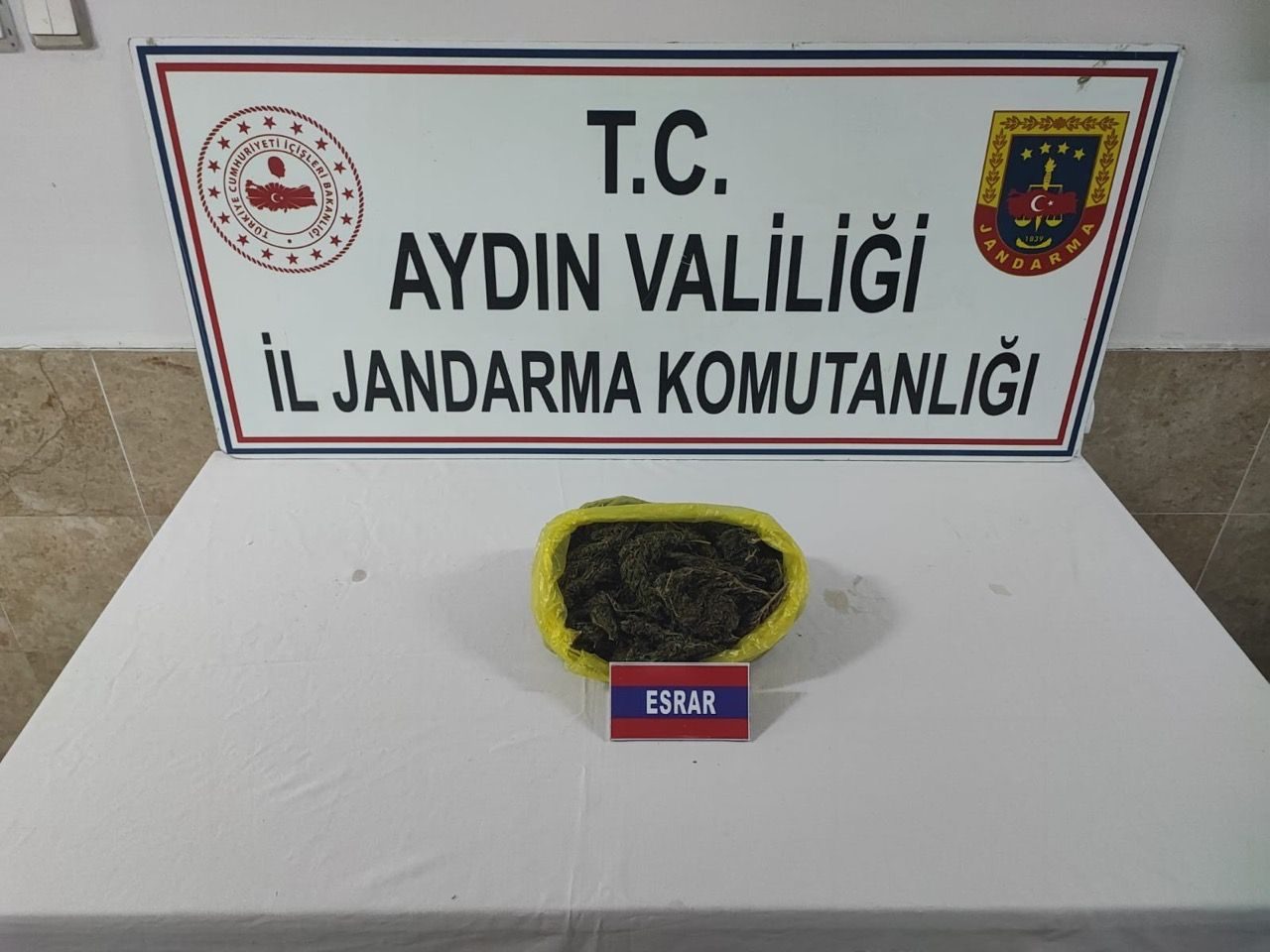 Aracında uyuşturucuyla yakalandı
