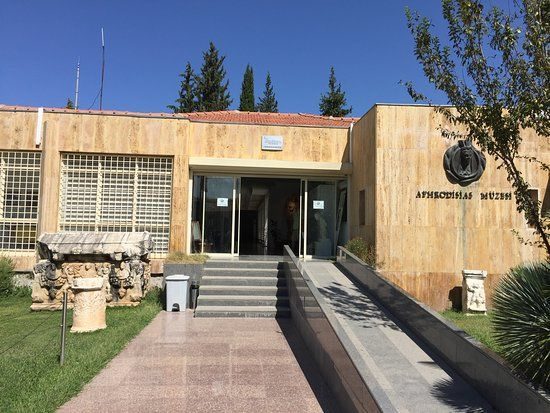 AKP kapatmaya devam ediyor