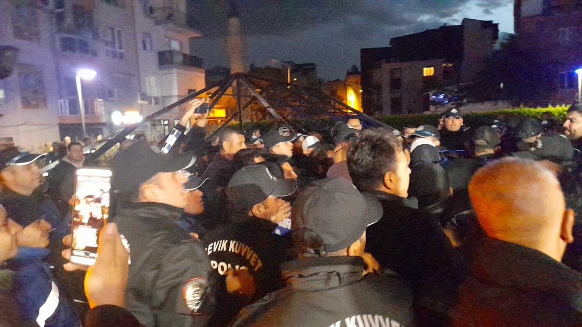 AKP'ye geçen büyükşehir belediye ile CHP'li ilçe belediye arasında gerginlik