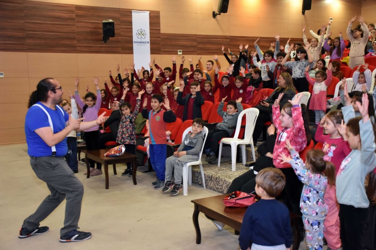 Germencikli çocuklardan ‘Kahramanlar Kumpanyası’na büyük ilgi