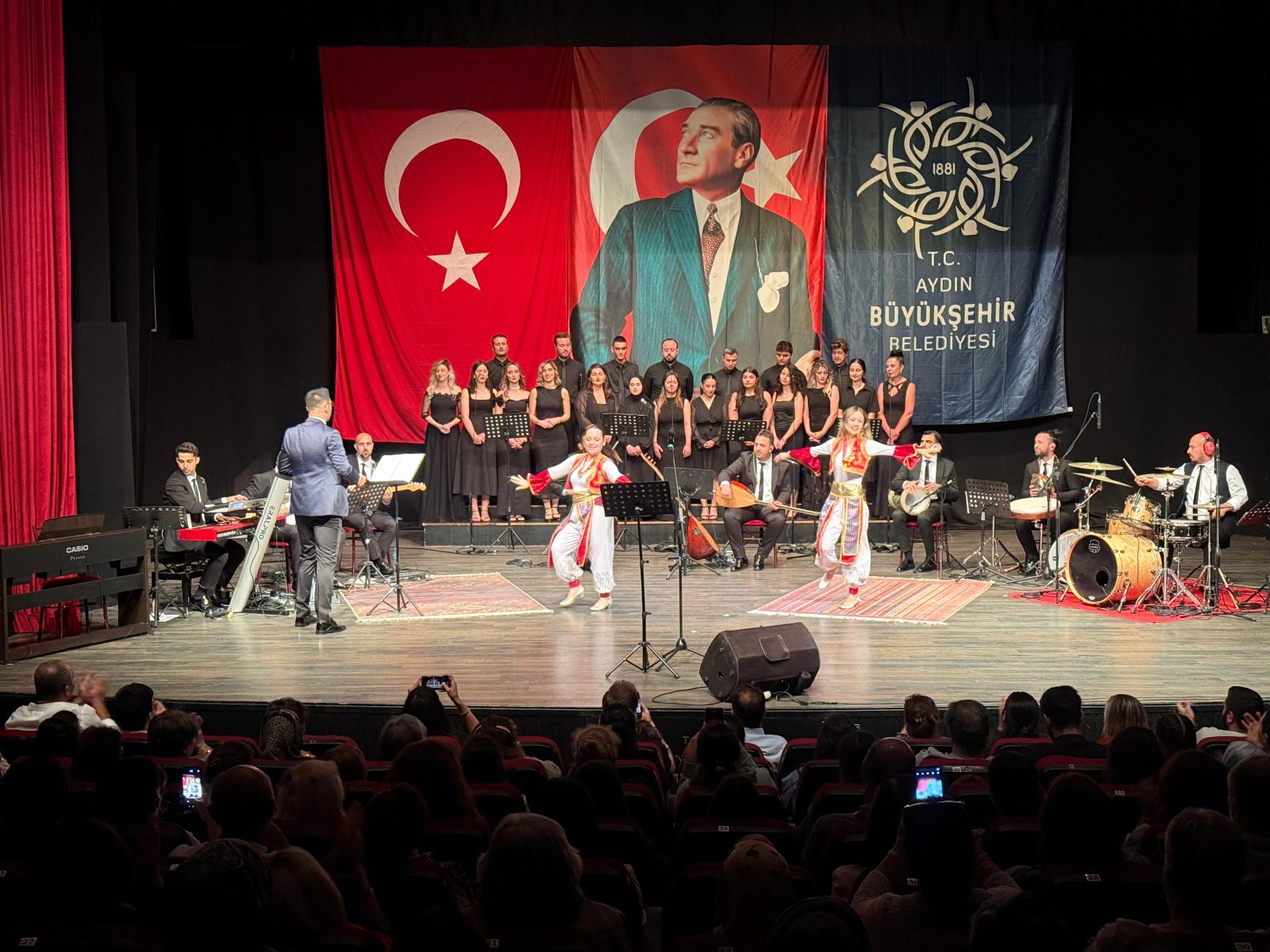 KONSERVATUVARIN RENKLİ FİNALİ AYDINLILARI BULUŞTURDU