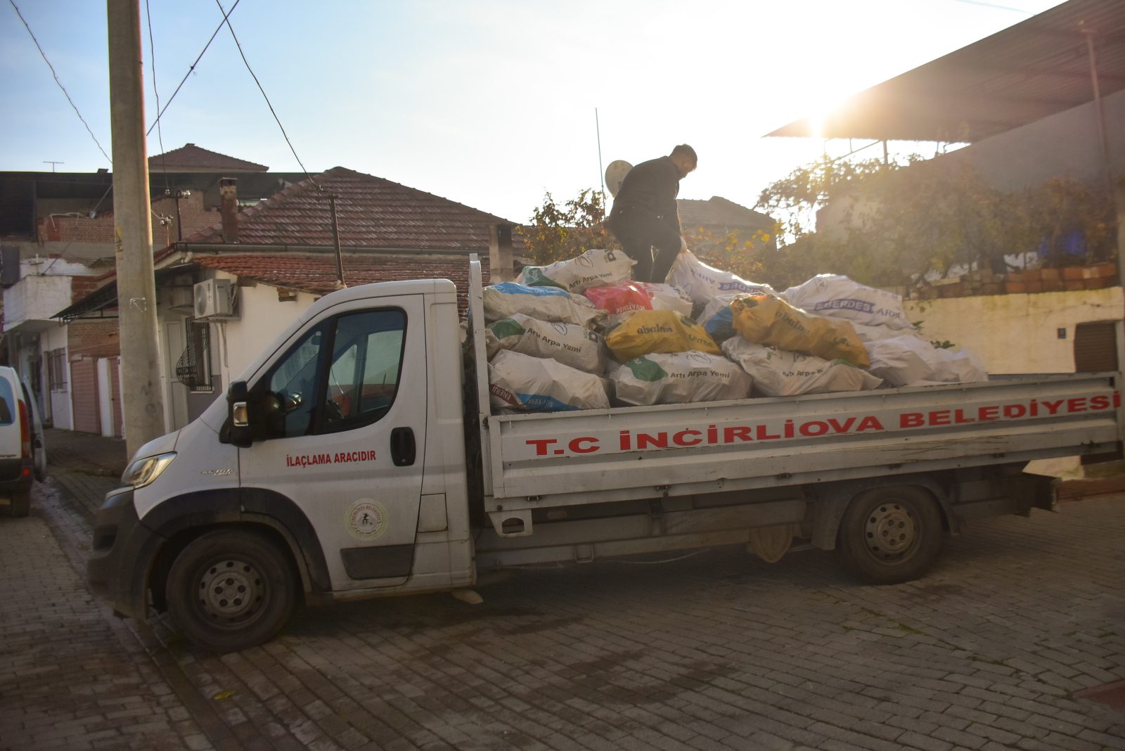 İncirliova’da yakacak destekleri bin aileye ulaştı