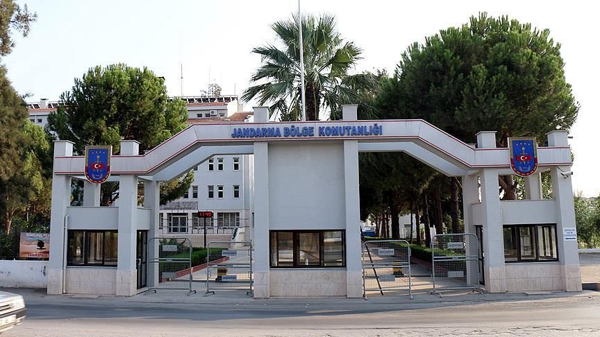 Yunanistan’a yüzerek geçmek istediler, jandarmaya takıldılar