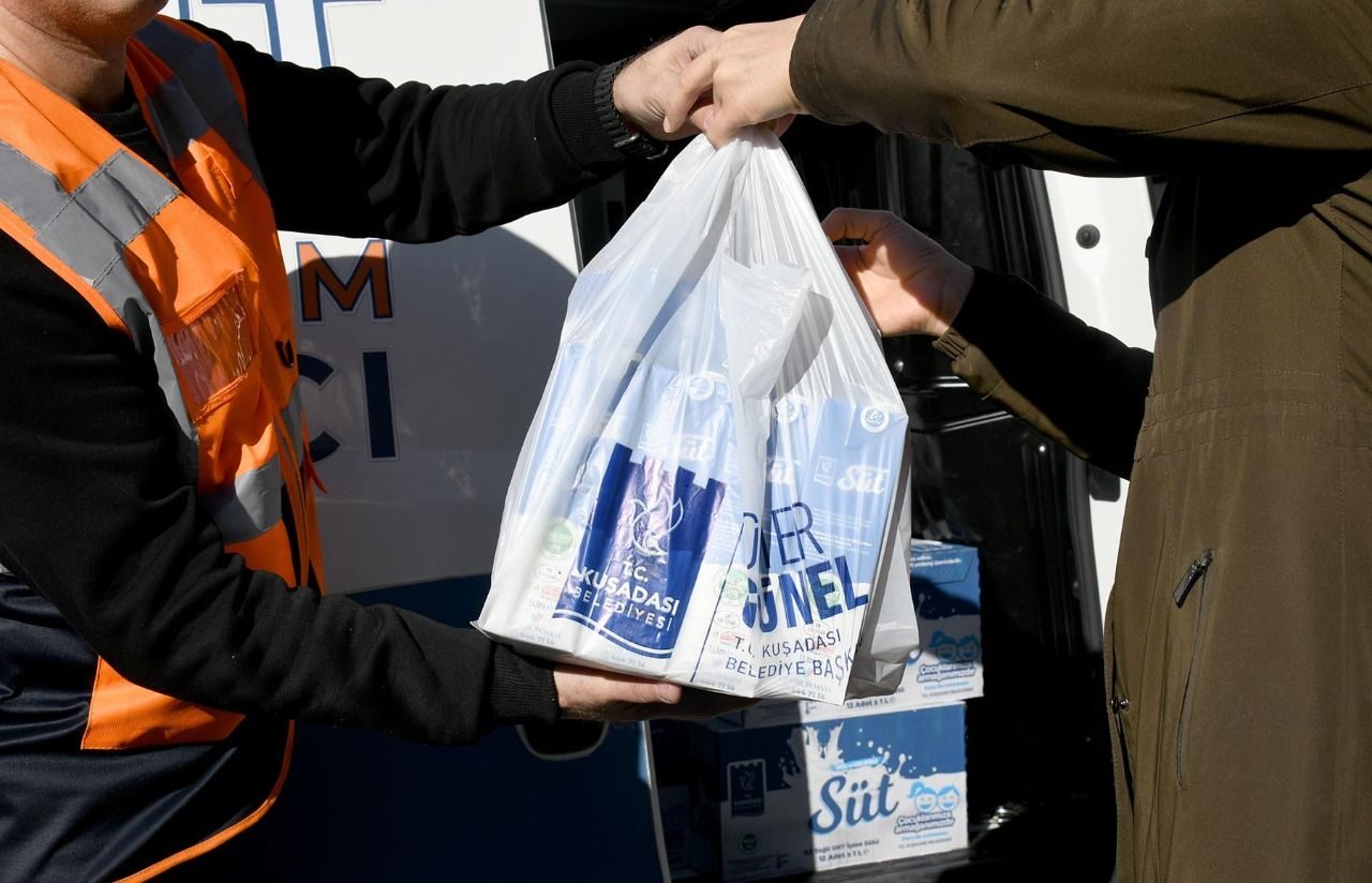 Kuşadası Belediyesi’nden çocuklara 10 ayda 80 bin litre süt desteği
